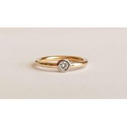 Geel- en witgouden Tube-RING (14kt) met 1 Briljant 0.08 crt