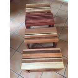Diverse side tables.