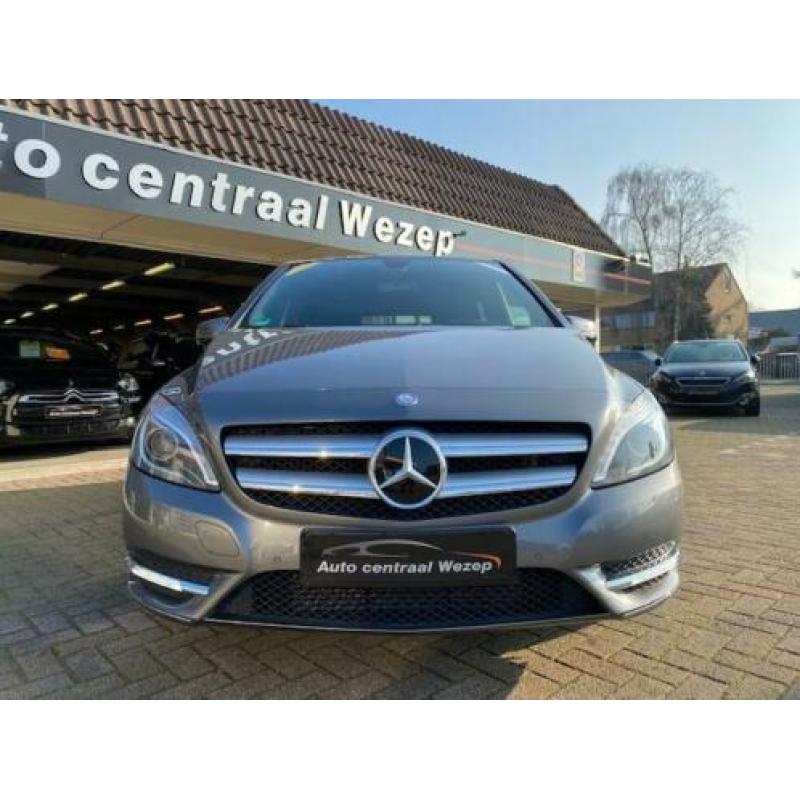 Mercedes-Benz B-Klasse 180 Prestige blueEFFICIENCY / Navigat