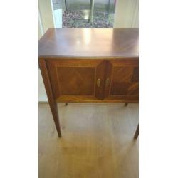 Houten kastje dressoir