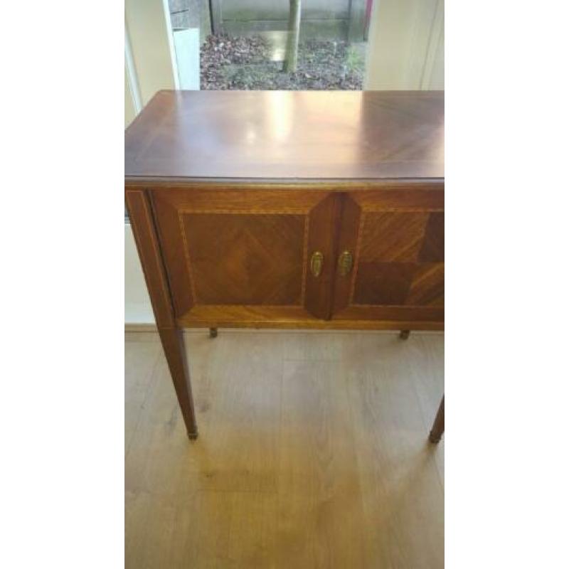 Houten kastje dressoir