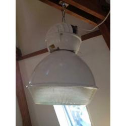 Vintage fabriekslamp wit
