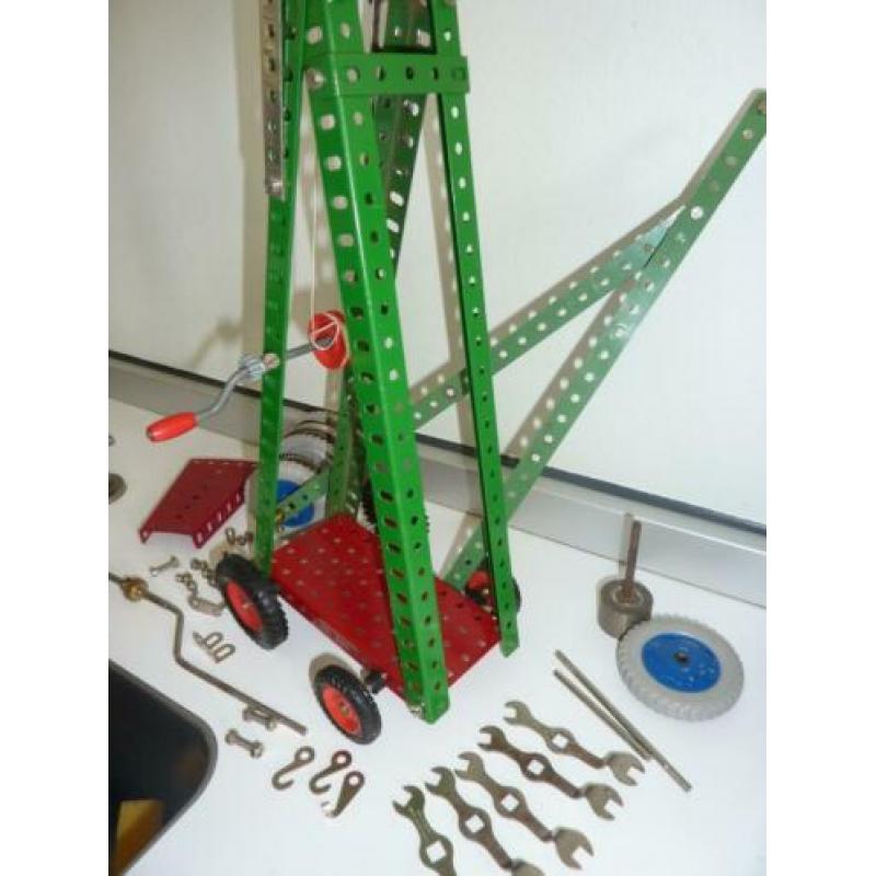 MECANO Hijskraan met allerlei toebehoren en onderdelen