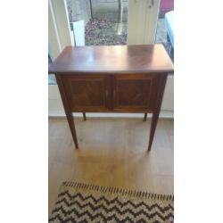 Houten kastje dressoir
