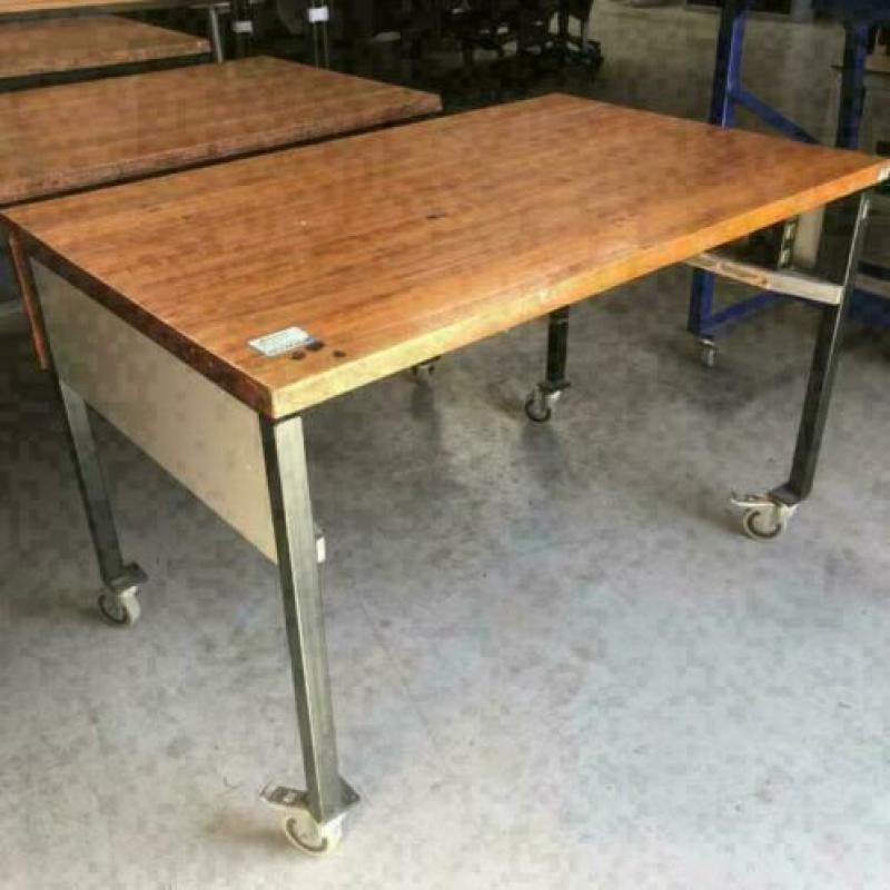 stalen verrijdbare werkbank werktafel massief houten blad
