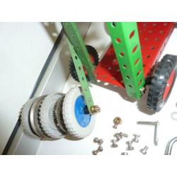 MECANO Hijskraan met allerlei toebehoren en onderdelen