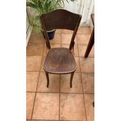 Massieve eikenhouten tafel met 8 Thonetstoelen