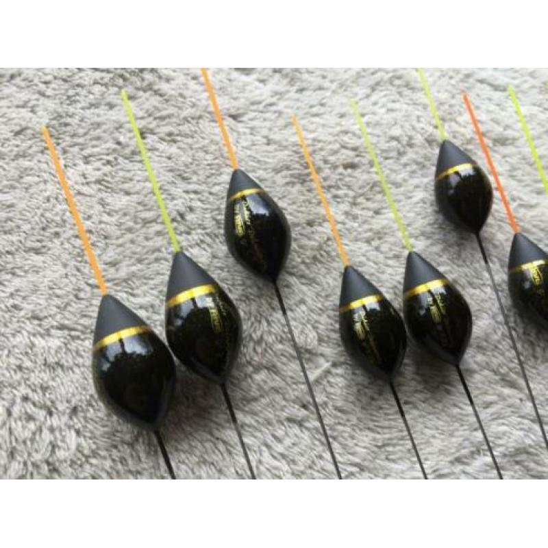 adv 254 / NIEUW set 11 dobbers RIVE