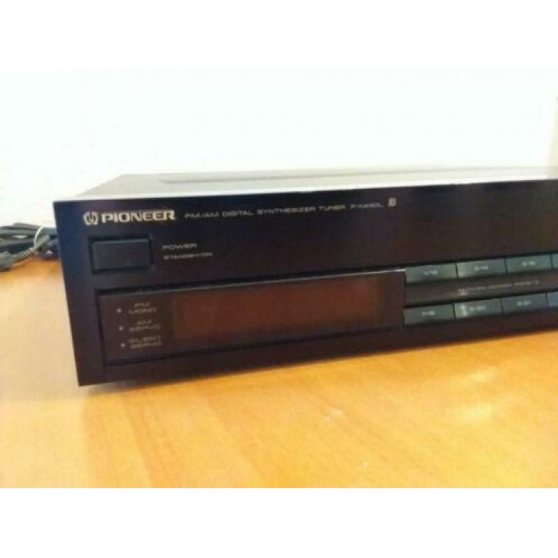 Pioneer DIGITAL SYNTHESIZER TUNER F-X44OL
