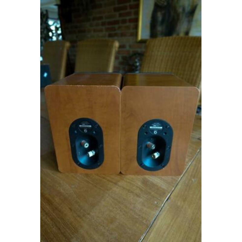 2 luidsprekers van Q Acoustics type 1010i - kersenhout