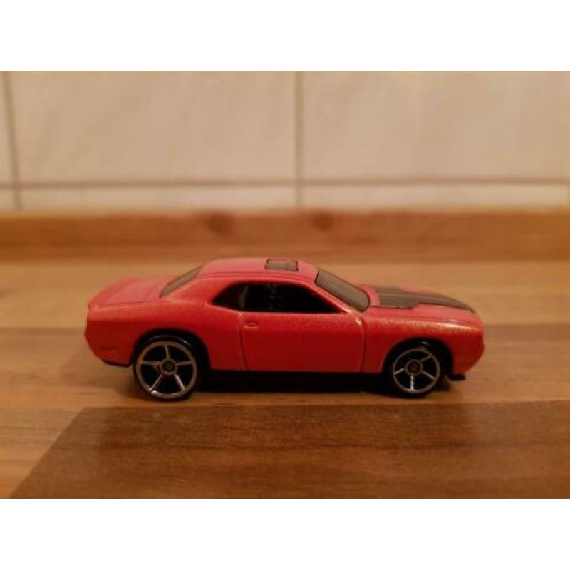 Hotwheels '08 Dodge Challenger SRT8 Oranje