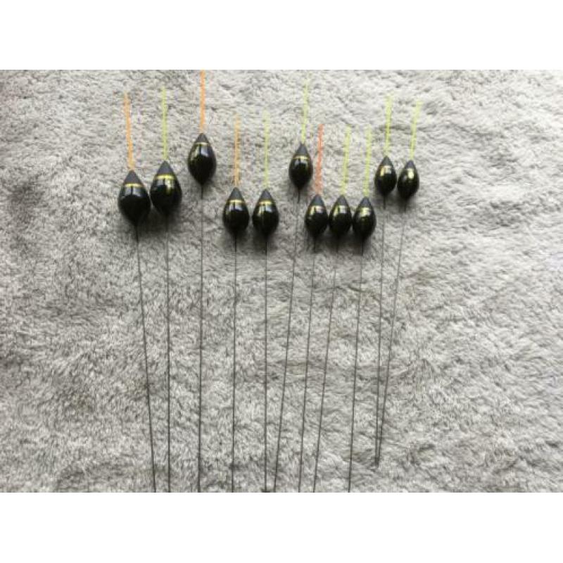 adv 254 / NIEUW set 11 dobbers RIVE
