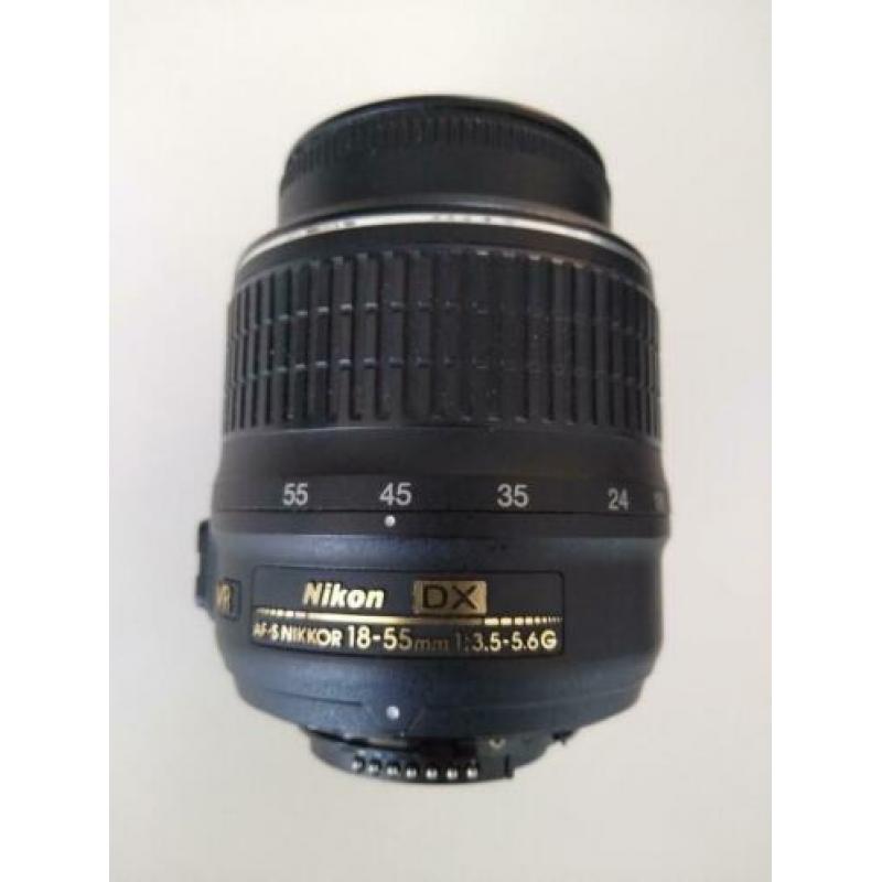 Nikon D3300 + Nikon AF-S 18-55mm VR en Nikon 55-200mm VR