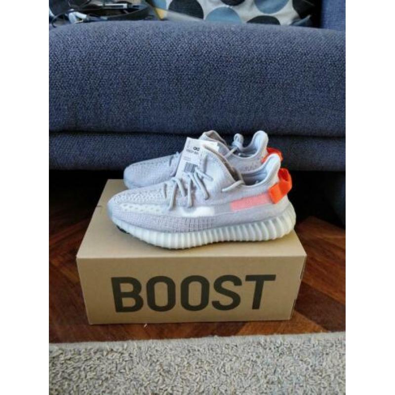 Adidas Yeezy Tail Light 42 & 42 2/3 (supreme,yeezy,Bape)