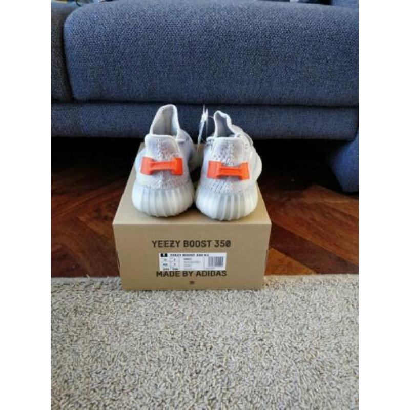 Adidas Yeezy Tail Light 42 & 42 2/3 (supreme,yeezy,Bape)