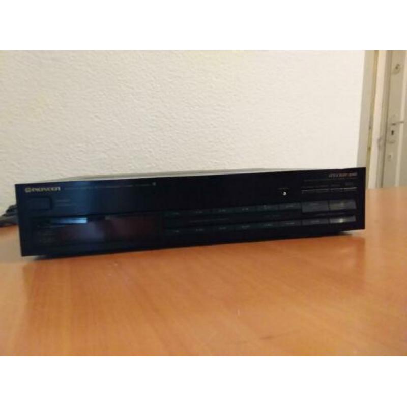 Pioneer DIGITAL SYNTHESIZER TUNER F-X44OL