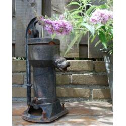 brocante oud gietijzeren waterpompje / water pompje