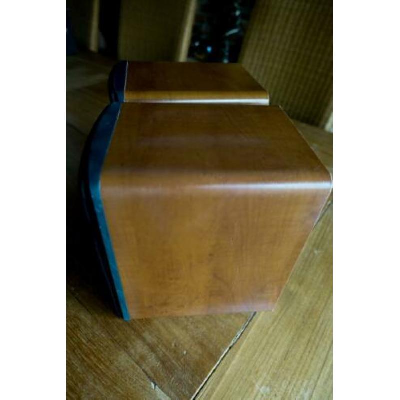 2 luidsprekers van Q Acoustics type 1010i - kersenhout