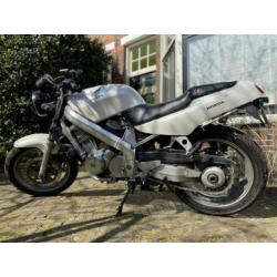 Prachtige Honda NT 650/NT650 Hawk