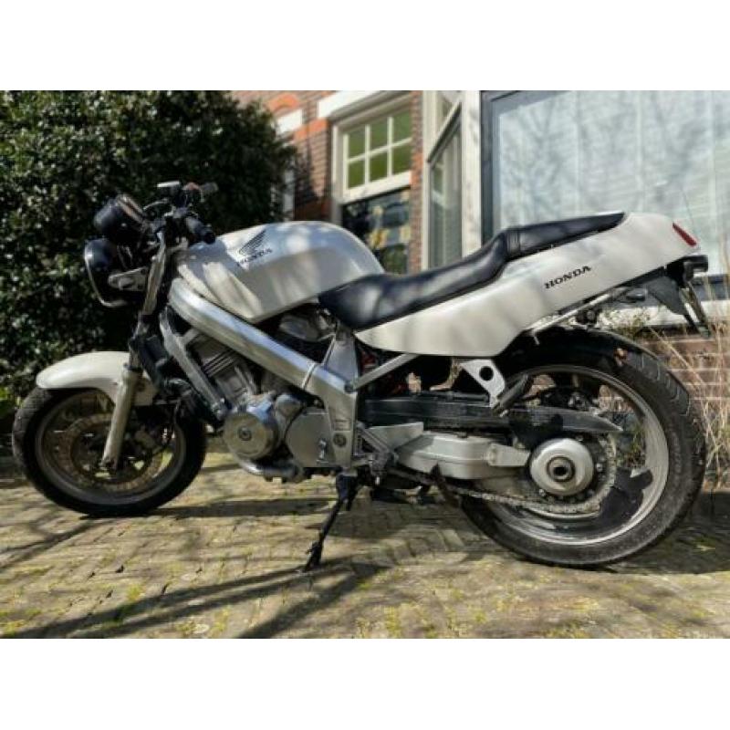 Prachtige Honda NT 650/NT650 Hawk