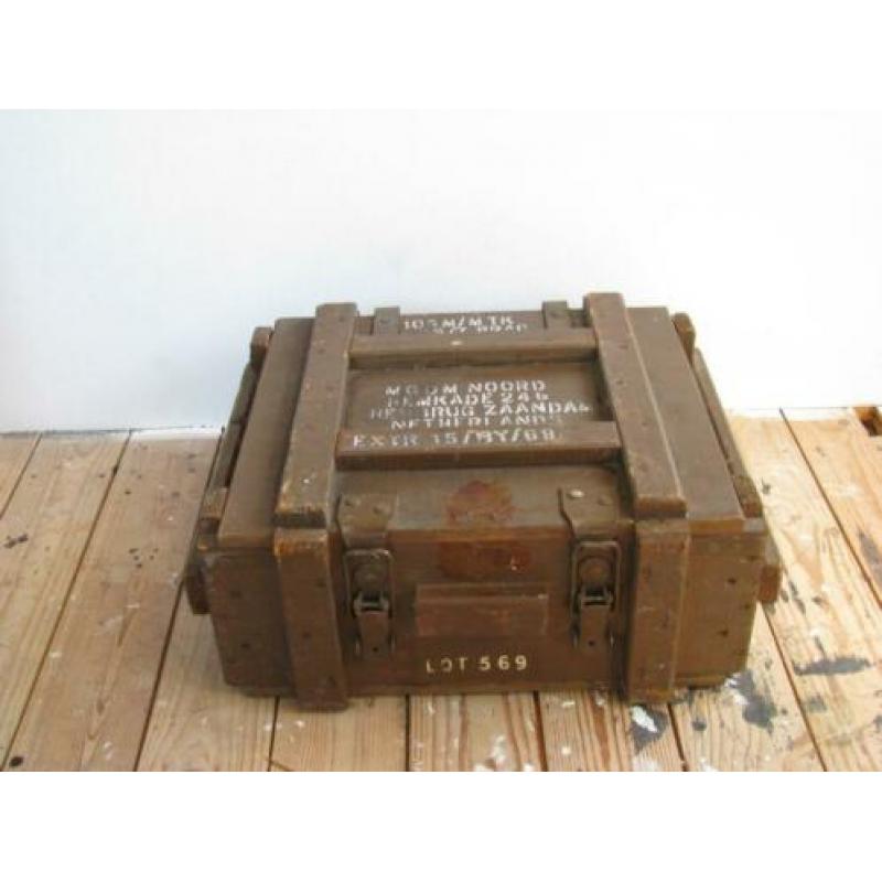 Oud houten munitiekistje munitiekist hout. Kistje archiefbox