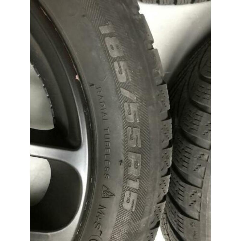 Fiat 500 velgen 15 inch mat zwart plasti dip.