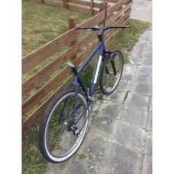 Giant mountainbike Shimano Alivio afgewerkt MOET WEG