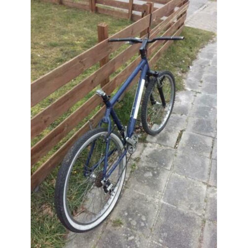 Giant mountainbike Shimano Alivio afgewerkt MOET WEG