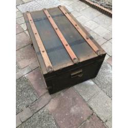 Antieke oude hutkoffer, kist, reiskoffer, vintage, brocante