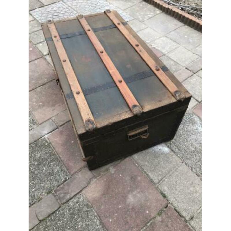 Antieke oude hutkoffer, kist, reiskoffer, vintage, brocante