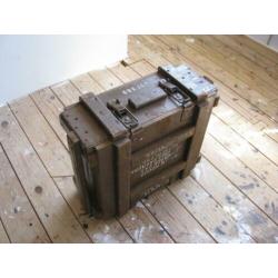 Oud houten munitiekistje munitiekist hout. Kistje archiefbox