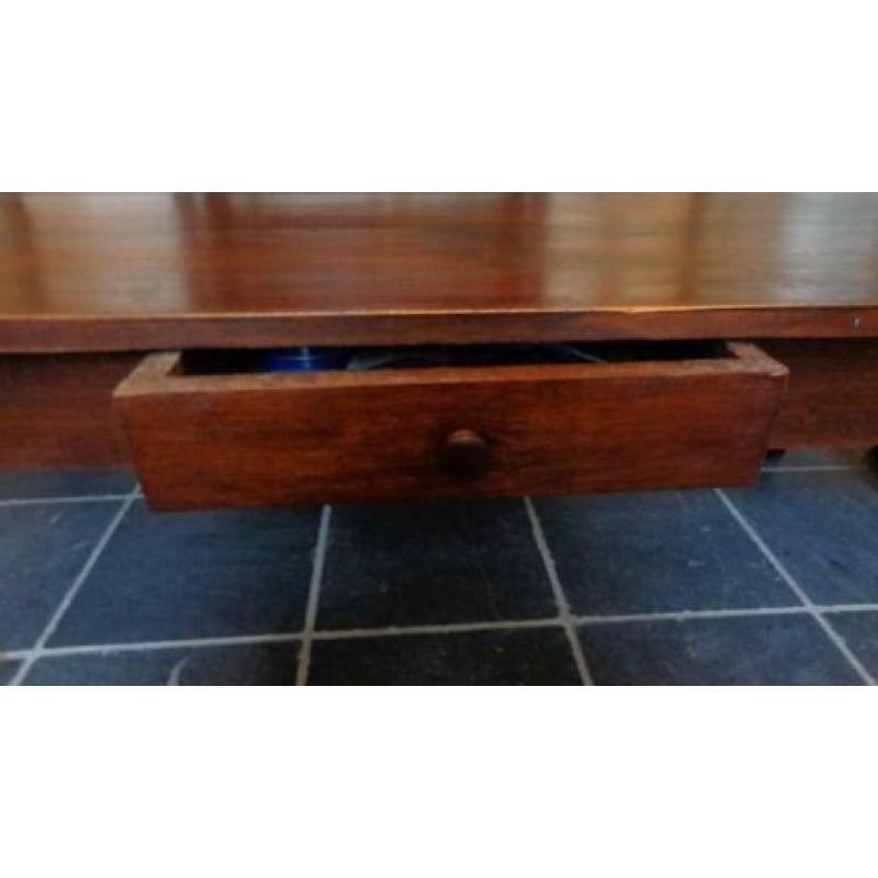 Antieke salontafel met laatje