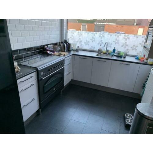Keuken wit met zwart blad