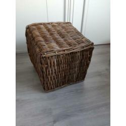 Mooie grote mand rotan /haardhoutmand
