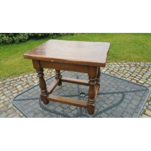 Houten bijzettafel tafeltje