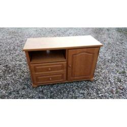 652, eiken TV-kastje te koop
