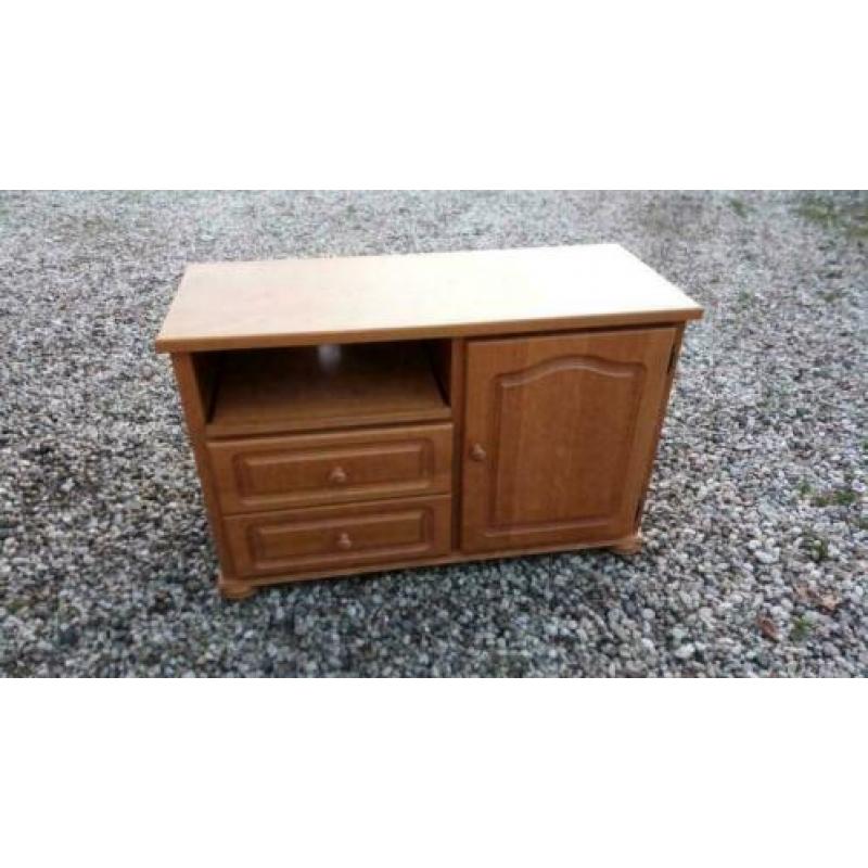 652, eiken TV-kastje te koop
