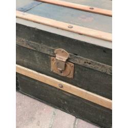 Antieke oude hutkoffer, kist, reiskoffer, vintage, brocante