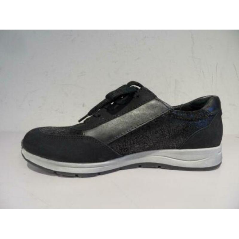 Zwarte sneakers maat 40