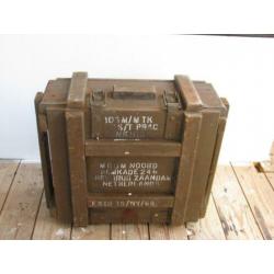Oud houten munitiekistje munitiekist hout. Kistje archiefbox
