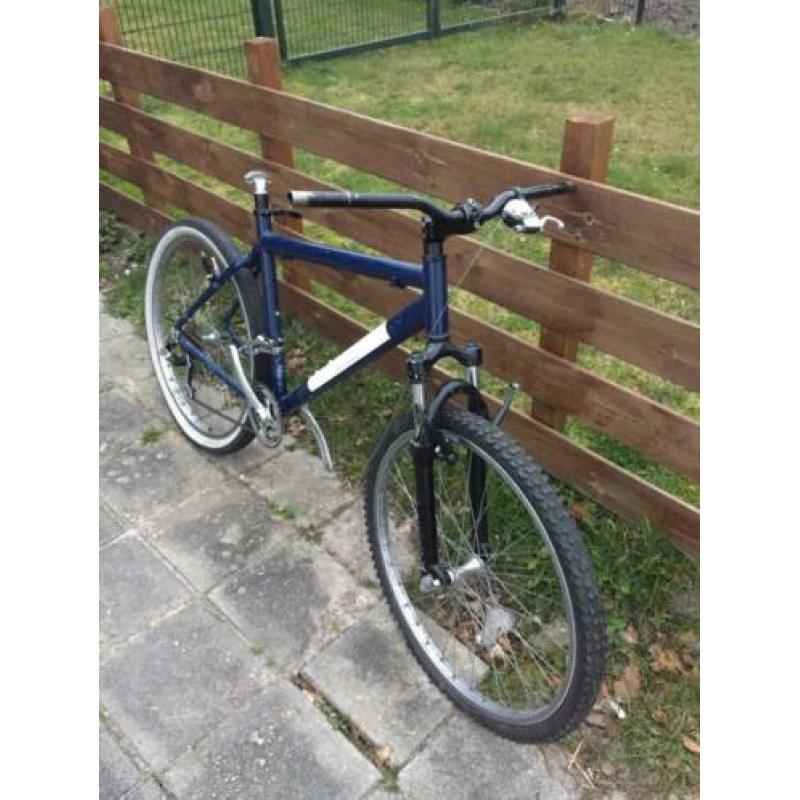 Giant mountainbike Shimano Alivio afgewerkt MOET WEG