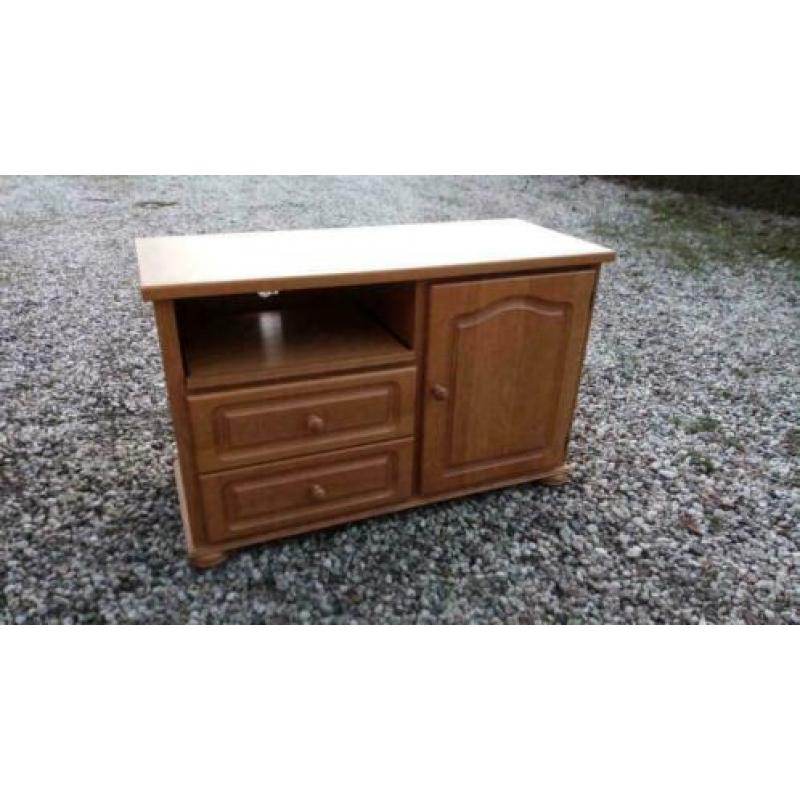 652, eiken TV-kastje te koop