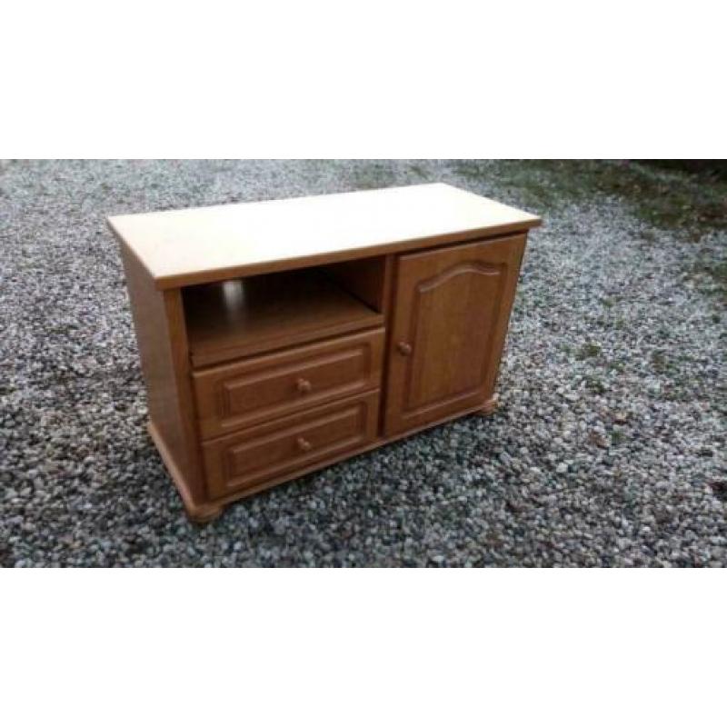 652, eiken TV-kastje te koop