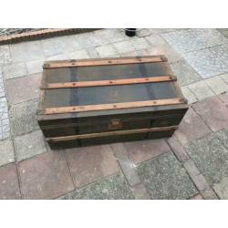 Antieke oude hutkoffer, kist, reiskoffer, vintage, brocante