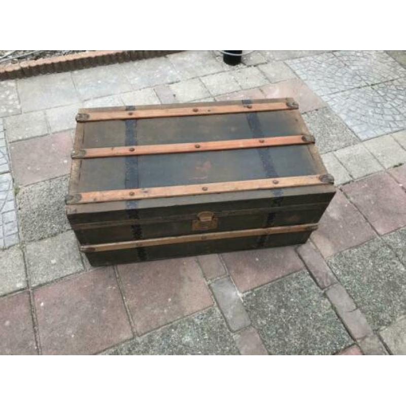 Antieke oude hutkoffer, kist, reiskoffer, vintage, brocante