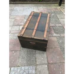 Antieke oude hutkoffer, kist, reiskoffer, vintage, brocante