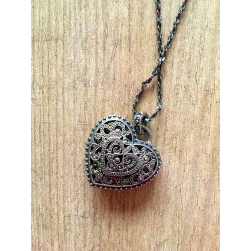 Gouden ketting met hartjes diamantjes van Six als nieuw!
