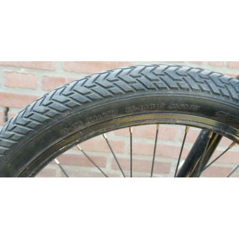 BMX 20 inch Merk KHE. Kleur zwart.
