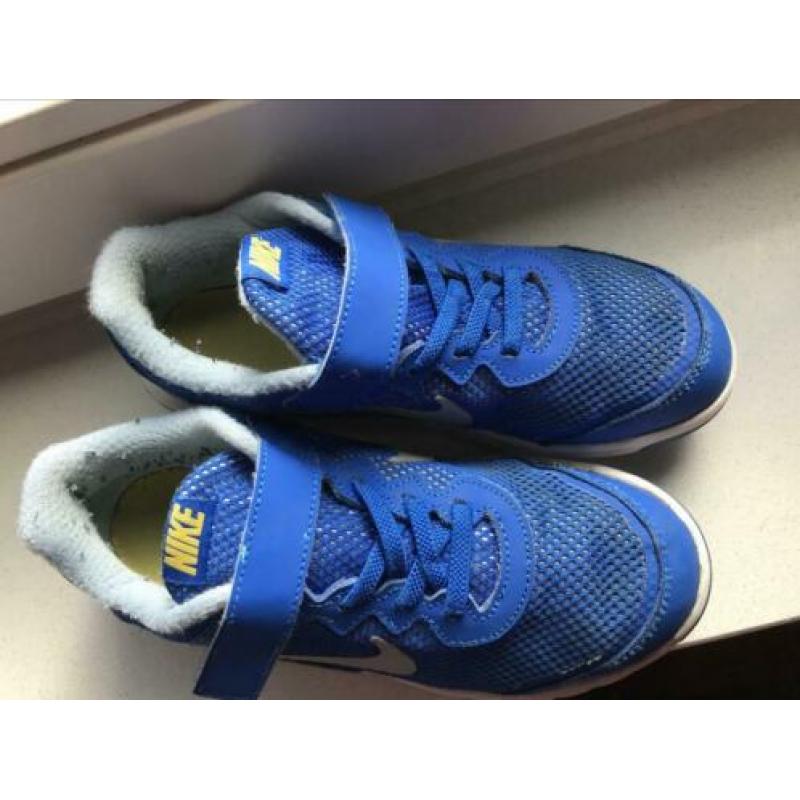 Nike maat 33,5