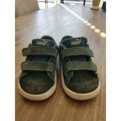 Puma sneakers donkergroen maat 22